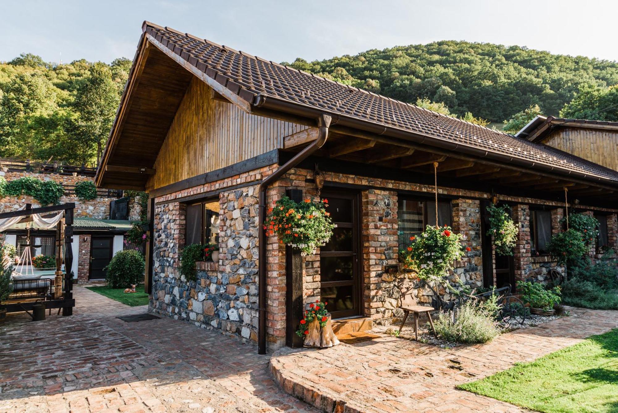 Hotel Casa Soseco Orşova Esterno foto